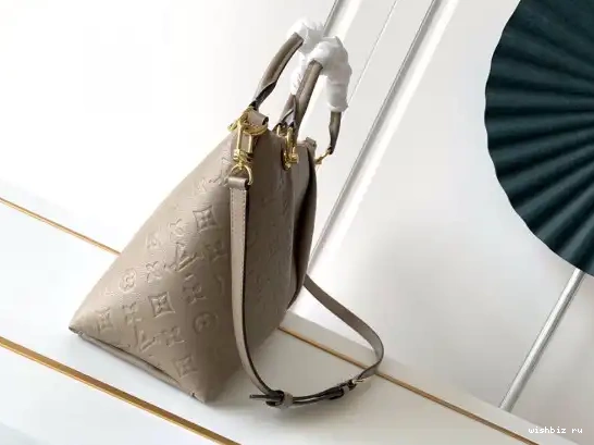 WIS VUITTON V MM TOTE LOUIS 0617